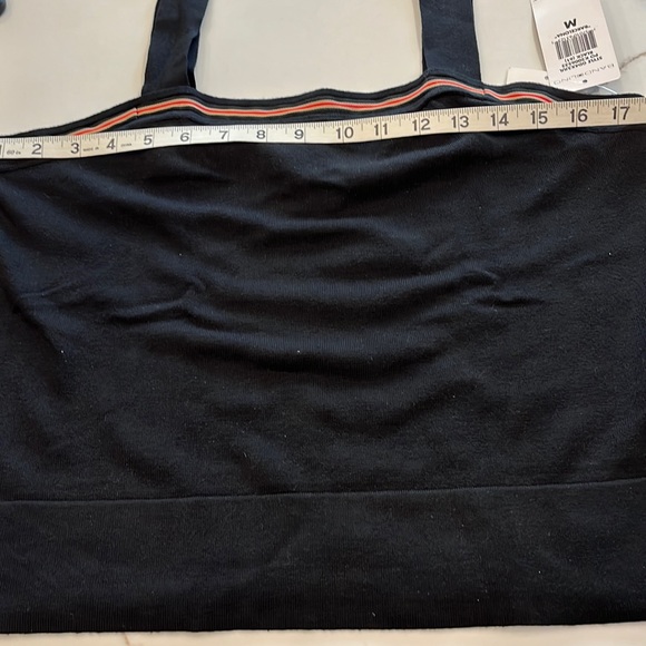 Ladies Summer Knit Top by Bandolino in Black size M. - Picture 3 of 8